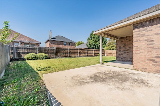 2205 Clairborne Drive, Fort Worth, TX 76177