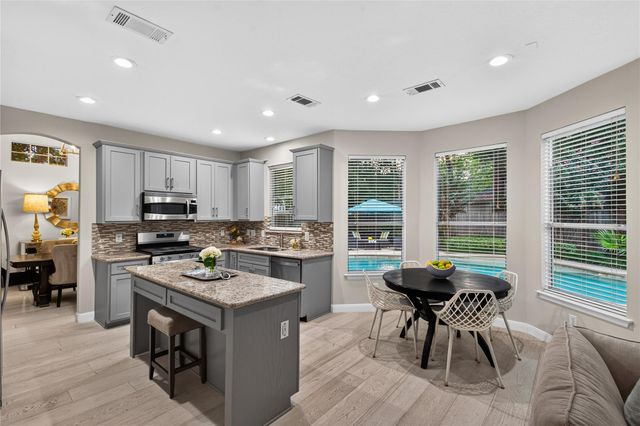 71 N Willow Point Circle, The Woodlands, TX 77382