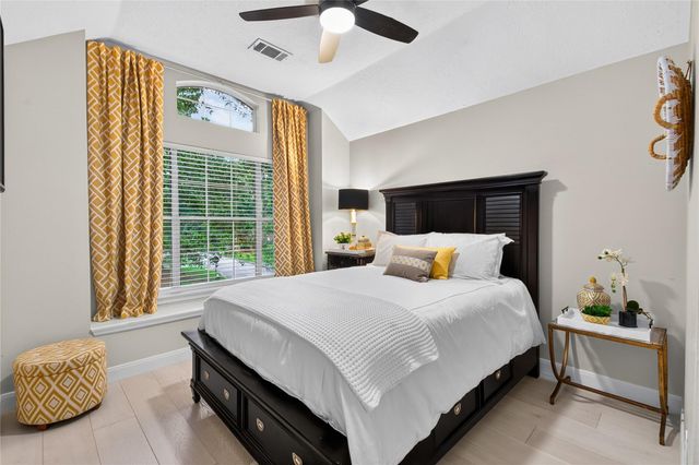 71 N Willow Point Circle, The Woodlands, TX 77382