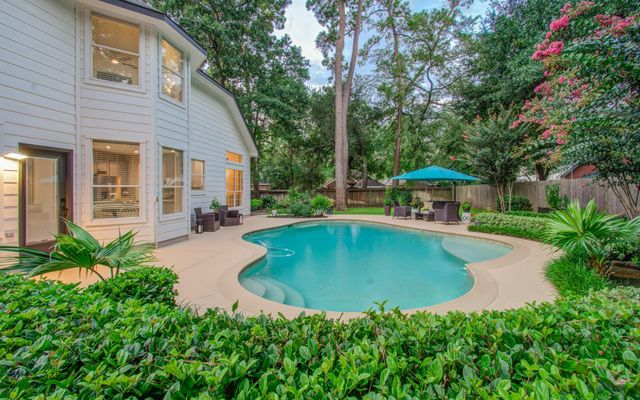 71 N Willow Point Circle, The Woodlands, TX 77382