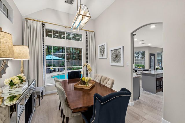 71 N Willow Point Circle, The Woodlands, TX 77382