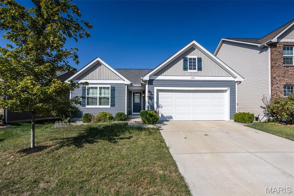 1913 Plantation Lane, Belleville, IL 62220