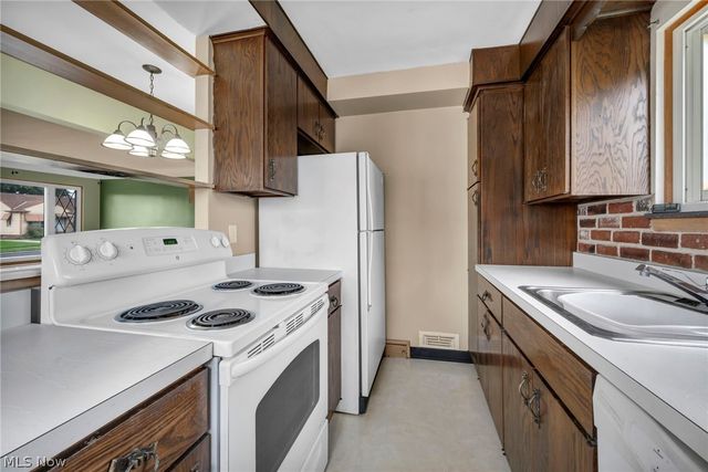11301 Aaron Drive, Parma, OH 44130