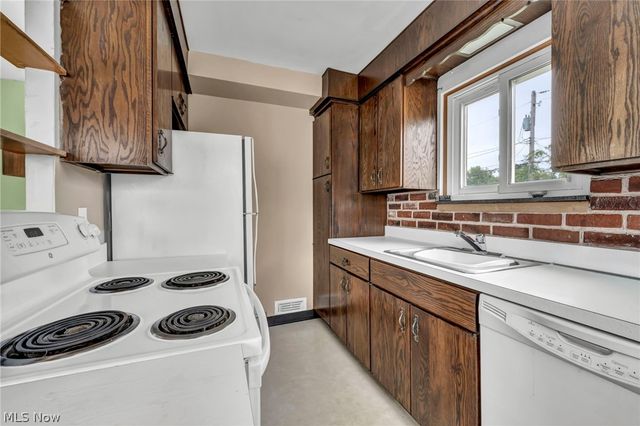 11301 Aaron Drive, Parma, OH 44130