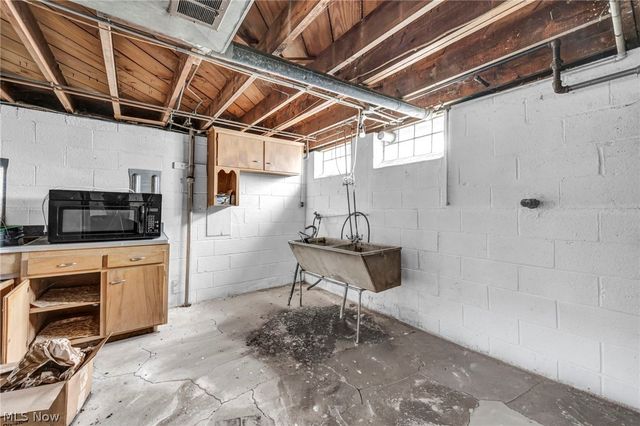 11301 Aaron Drive, Parma, OH 44130