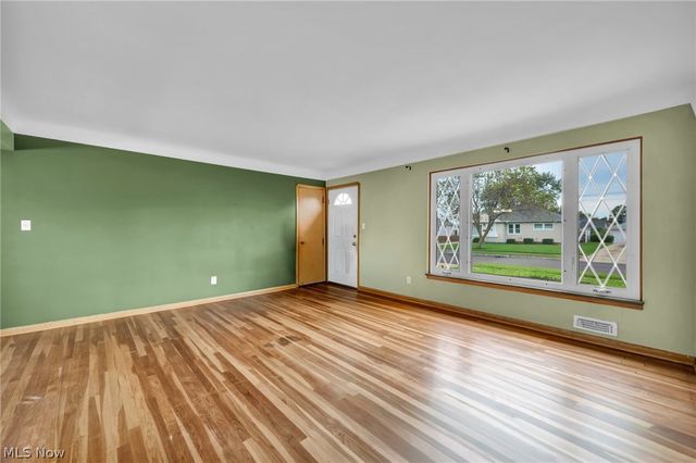 11301 Aaron Drive, Parma, OH 44130