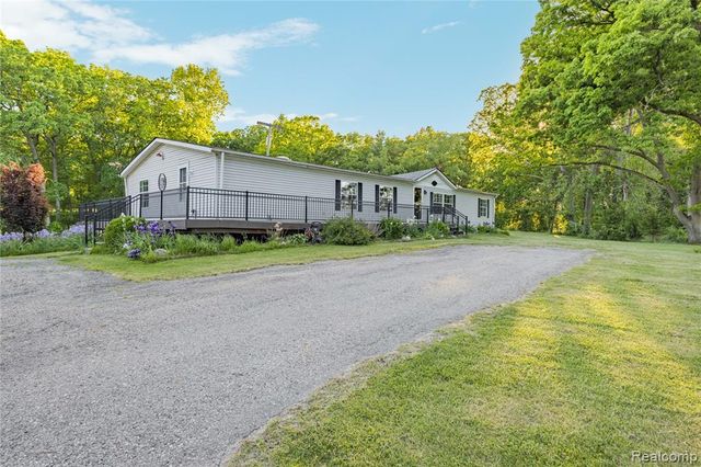 8460 Fish Lake Road Road, Holly, MI 48442