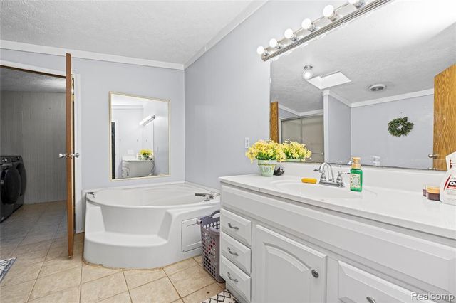 8460 Fish Lake Road Road, Holly, MI 48442