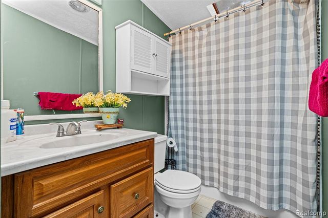 8460 Fish Lake Road Road, Holly, MI 48442
