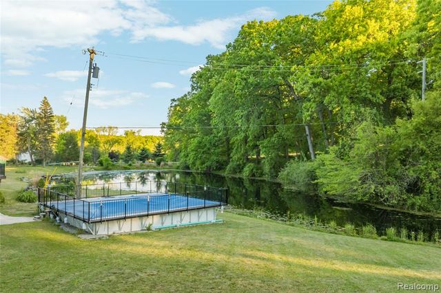 8460 Fish Lake Road Road, Holly, MI 48442