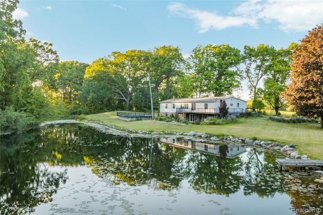 8460 Fish Lake Road Road, Holly, MI 48442