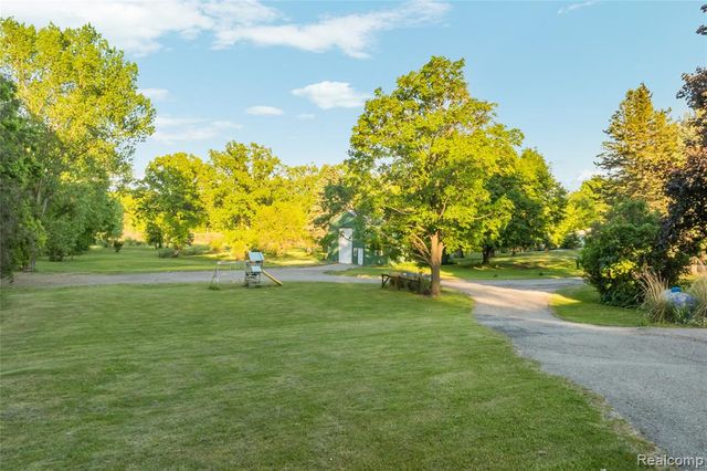 8460 Fish Lake Road Road, Holly, MI 48442