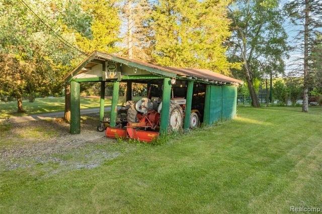 8460 Fish Lake Road Road, Holly, MI 48442