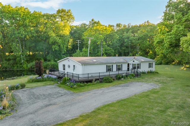 8460 Fish Lake Road Road, Holly, MI 48442