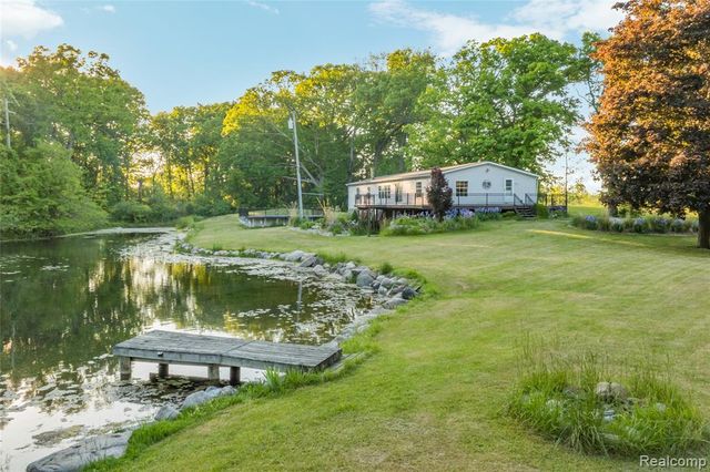 8460 Fish Lake Road Road, Holly, MI 48442