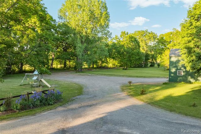 8460 Fish Lake Road Road, Holly, MI 48442