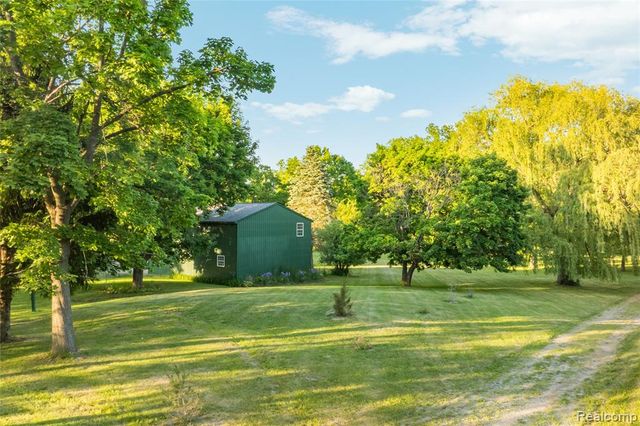 8460 Fish Lake Road Road, Holly, MI 48442