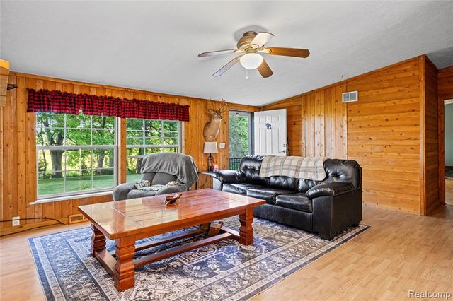 8460 Fish Lake Road Road, Holly, MI 48442