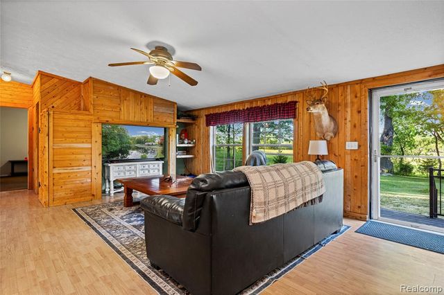 8460 Fish Lake Road Road, Holly, MI 48442