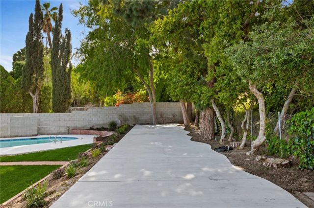 11917 Paso Robles, Granada Hills, CA 91344