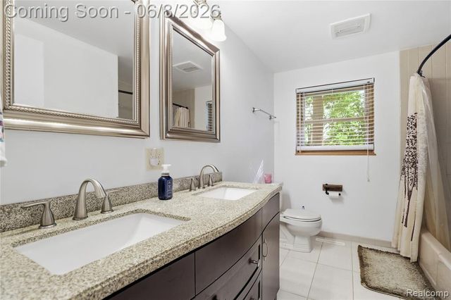 6218 Mckenzie Drive, Flint, MI 48507