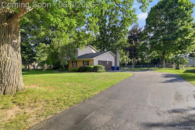 6218 Mckenzie Drive, Flint, MI 48507