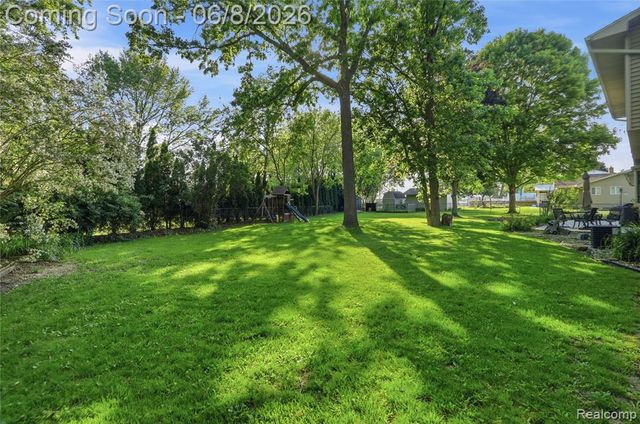 6218 Mckenzie Drive, Flint, MI 48507