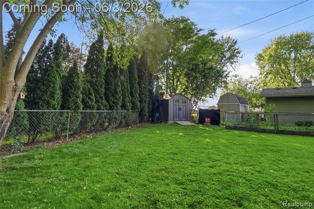 6218 Mckenzie Drive, Flint, MI 48507