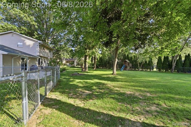 6218 Mckenzie Drive, Flint, MI 48507