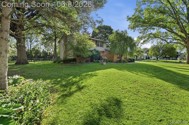 6218 Mckenzie Drive, Flint, MI 48507