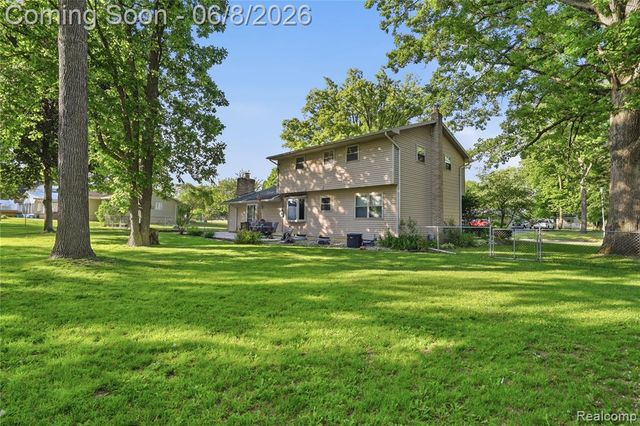 6218 Mckenzie Drive, Flint, MI 48507