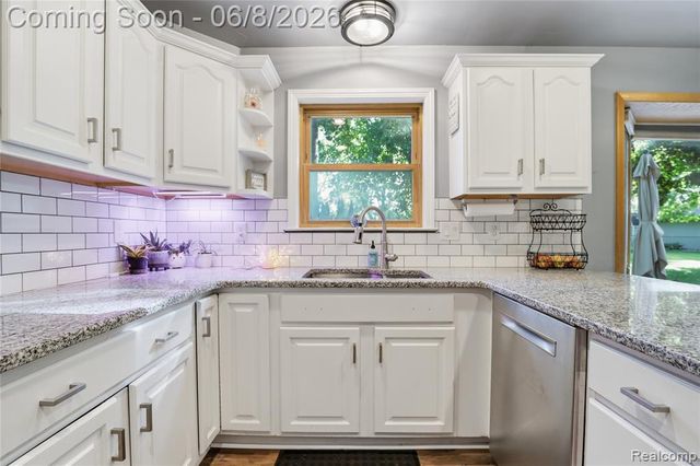 6218 Mckenzie Drive, Flint, MI 48507