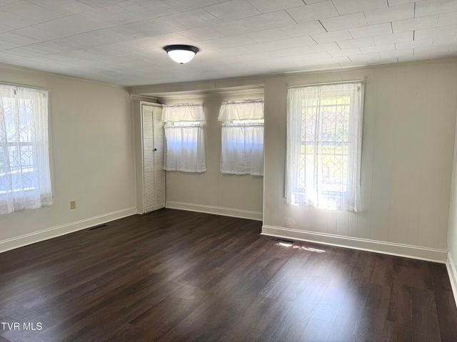 11985 Tazewell Road, Coeburn, VA 24230