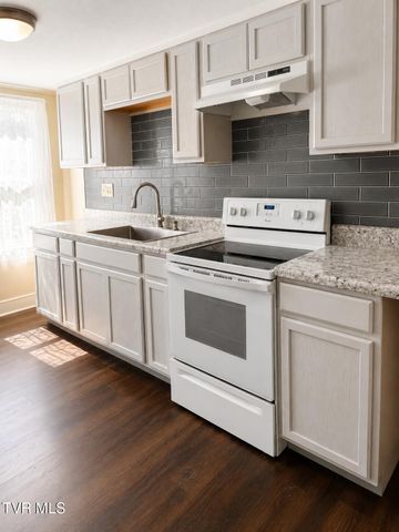 11985 Tazewell Road, Coeburn, VA 24230