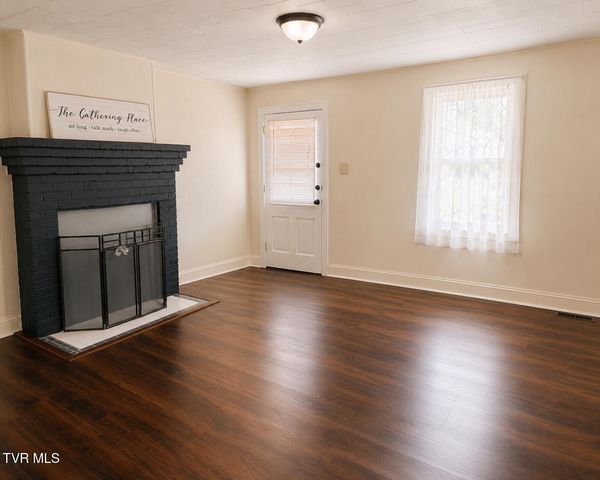 11985 Tazewell Road, Coeburn, VA 24230