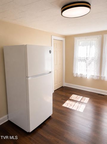 11985 Tazewell Road, Coeburn, VA 24230