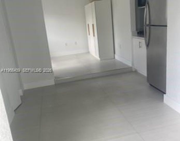 12715 NW 7th St, Miami, FL 33182