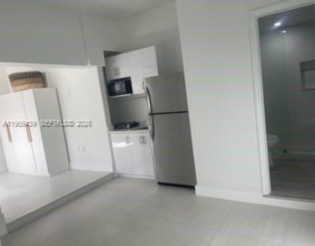 12715 NW 7th St, Miami, FL 33182