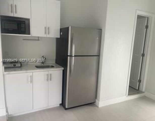 12715 NW 7th St, Miami, FL 33182