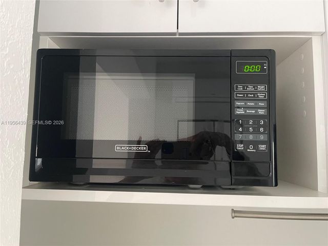 12715 NW 7th St, Miami, FL 33182