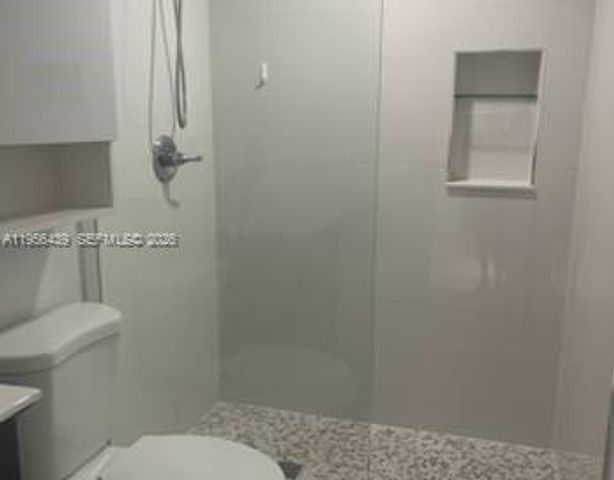 12715 NW 7th St, Miami, FL 33182