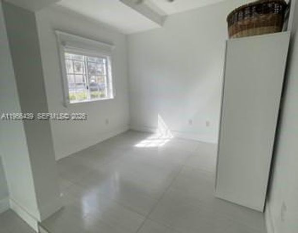 12715 NW 7th St, Miami, FL 33182