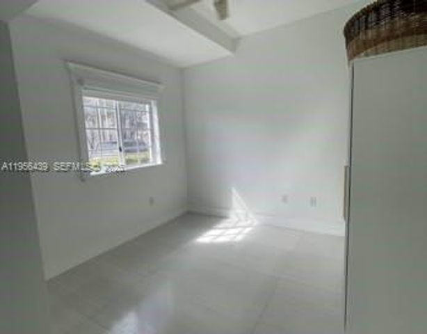 12715 NW 7th St, Miami, FL 33182