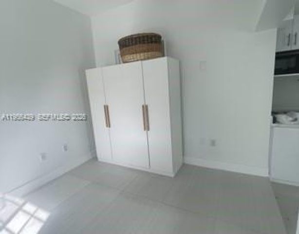 12715 NW 7th St, Miami, FL 33182