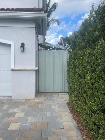 12715 NW 7th St, Miami, FL 33182