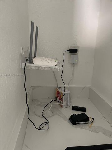 12715 NW 7th St, Miami, FL 33182