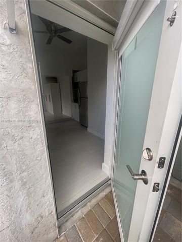 12715 NW 7th St, Miami, FL 33182