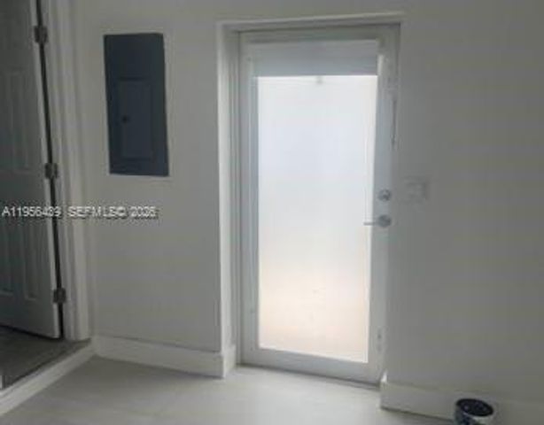 12715 NW 7th St, Miami, FL 33182