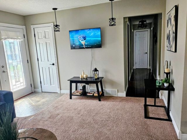 2612 Grandview Avenue, Des Moines, IA 50317