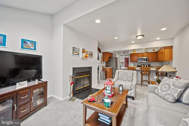 140 FILLY DR, North Wales, PA 19454